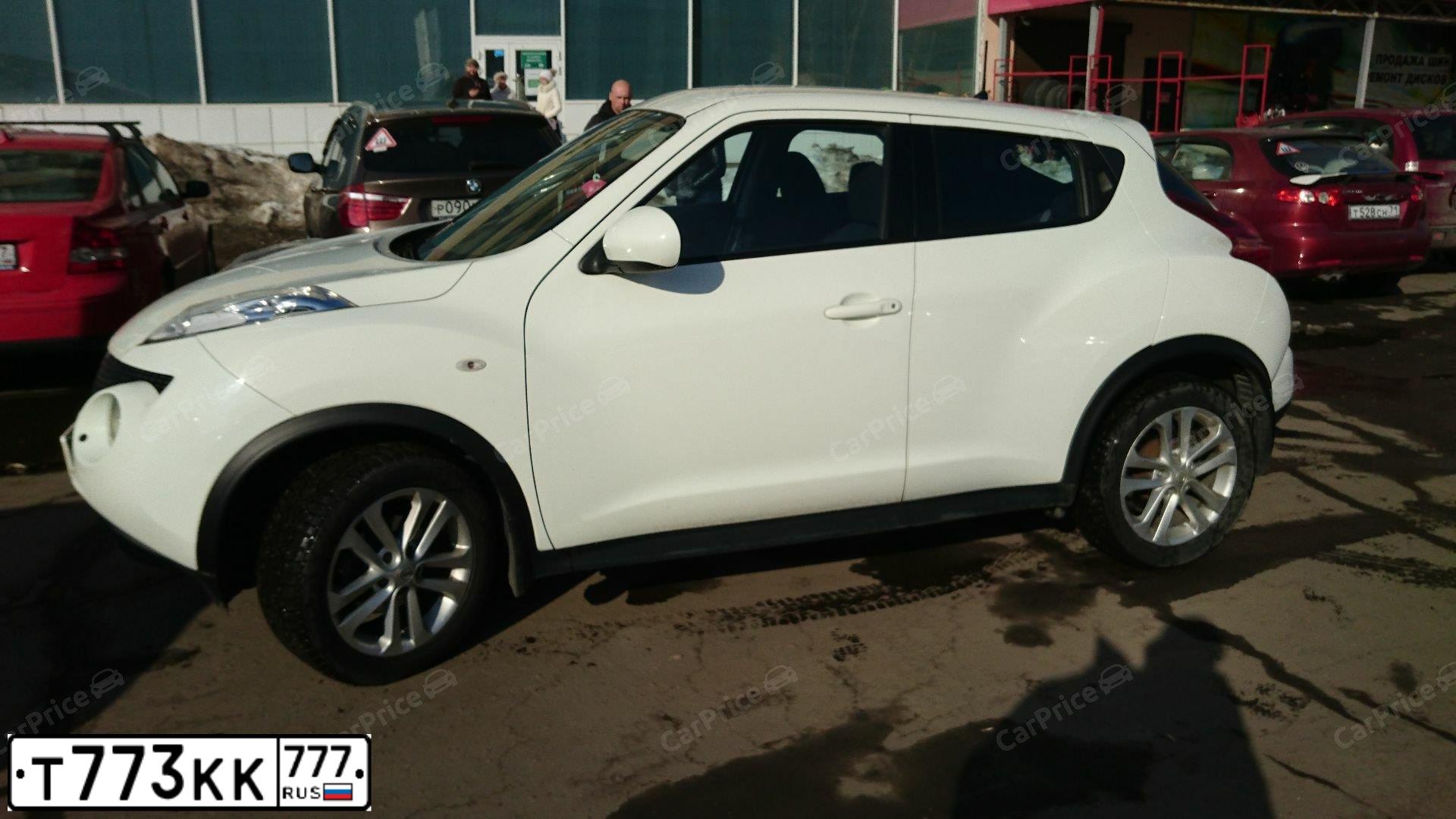 Фото автомобиля NISSAN JUKE, 2014 — госномер Е694НУ790. Цвет: Белый