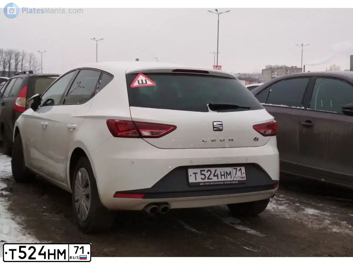 Фото автомобиля SEAT LEON, 2014 — госномер Т580УК64. Цвет: Белый