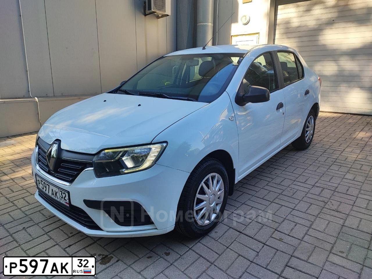 Фото автомобиля RENAULT LOGAN, 2019 — госномер Р597АК32. Цвет: Белый