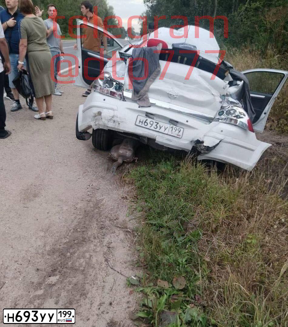 Фото автомобиля OPEL ASTRA, 2009 — госномер Н693УУ199. Цвет: Белый