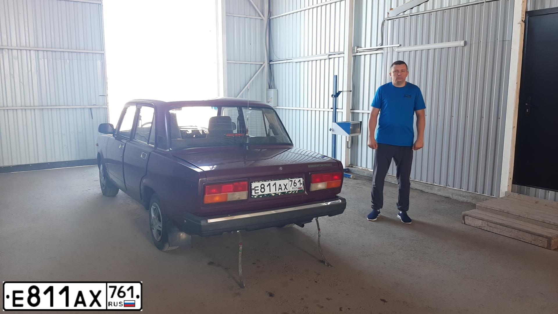 Фото автомобиля LADA 2107 LADA, 2002 — госномер Е811АХ761. Цвет: ЯРКО-ФИОЛЕТОВЫЙ