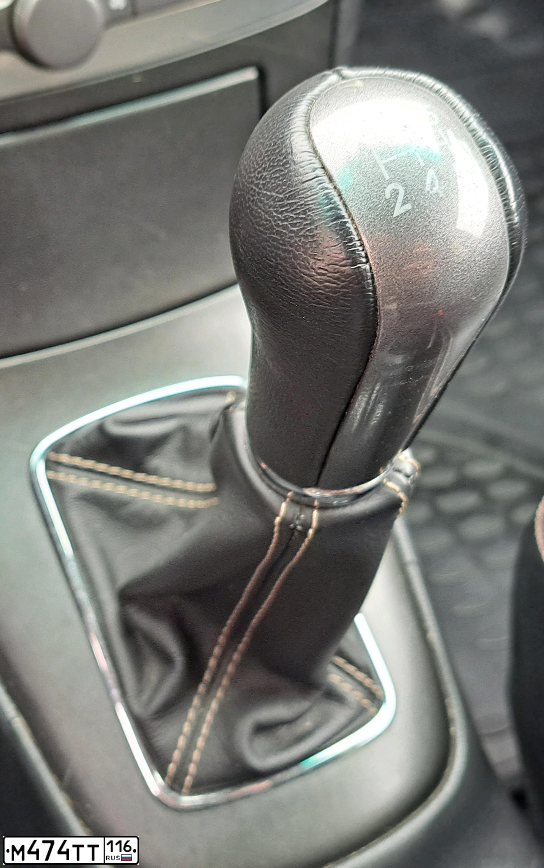 Фото автомобиля TOYOTA AVENSIS, 2006 — госномер Т463КА196. Цвет: БЕЖЕВЫЙ