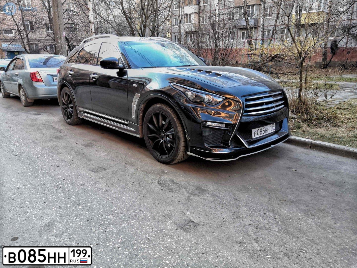 Фото автомобиля INFINITI QX70 /FX/, 2008 — госномер Р083ОТ46. Цвет: ЧЕРНЫЙ