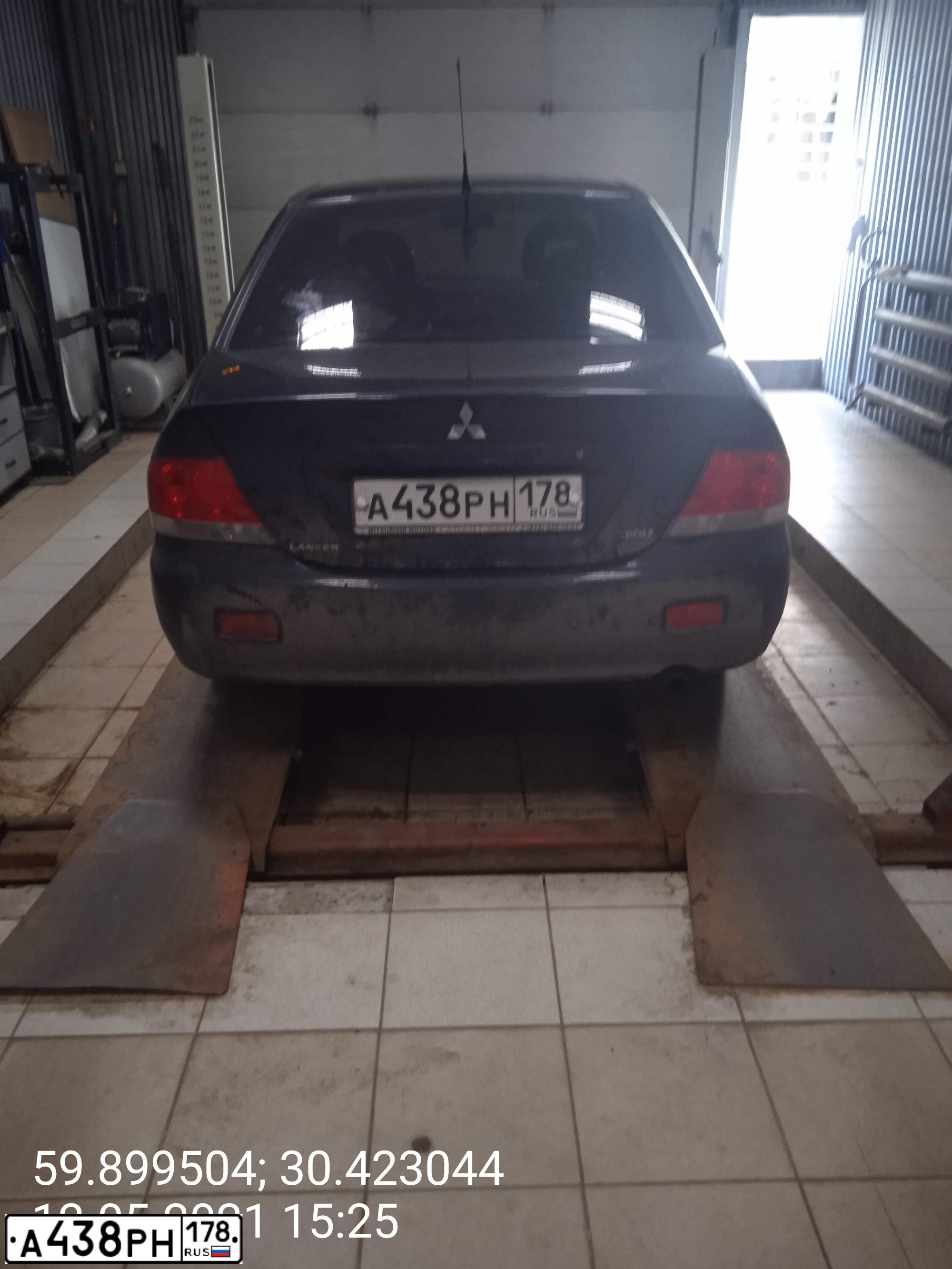 Фото автомобиля MITSUBISHI LANCER, 2006 — госномер К424ОА53. Цвет: ЧЕРНЫЙ