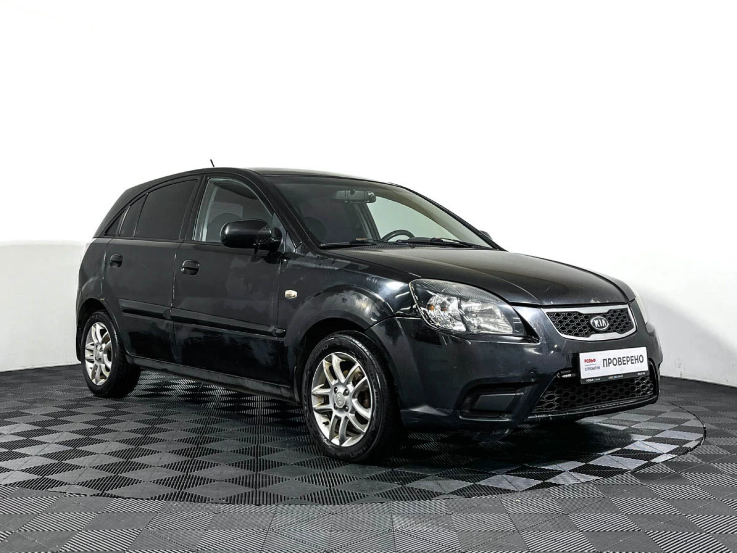 Фото автомобиля KIA RIO, 2010 — госномер К414АТ122. Цвет: ЧЕРНЫЙ