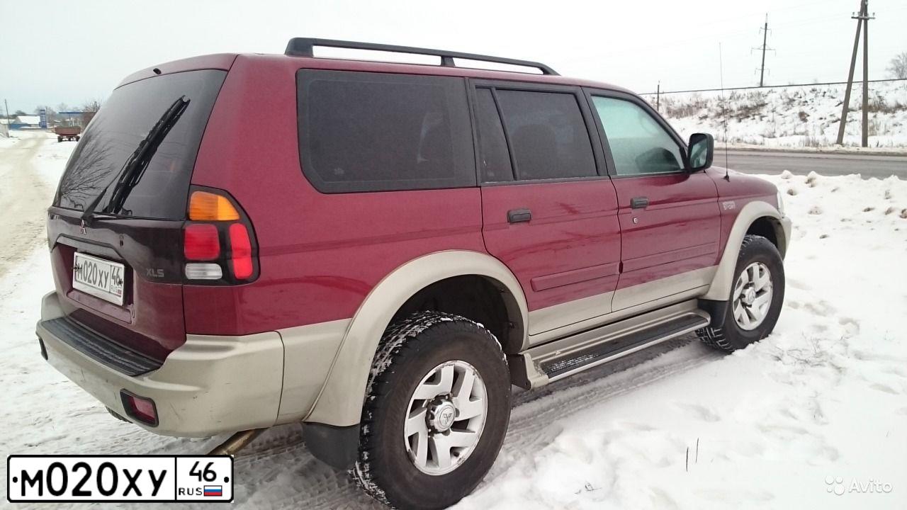 Фото автомобиля MITSUBISHI MONTERO, 2000 — госномер М020ХУ46. Цвет: БОРДОВЫЙ