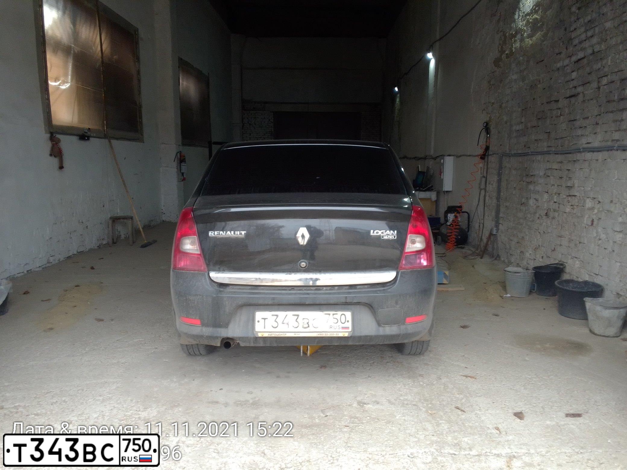 Фото автомобиля RENAULT LOGAN, 2010 — госномер Р975ВМ190. Цвет: ЧЕРНЫЙ