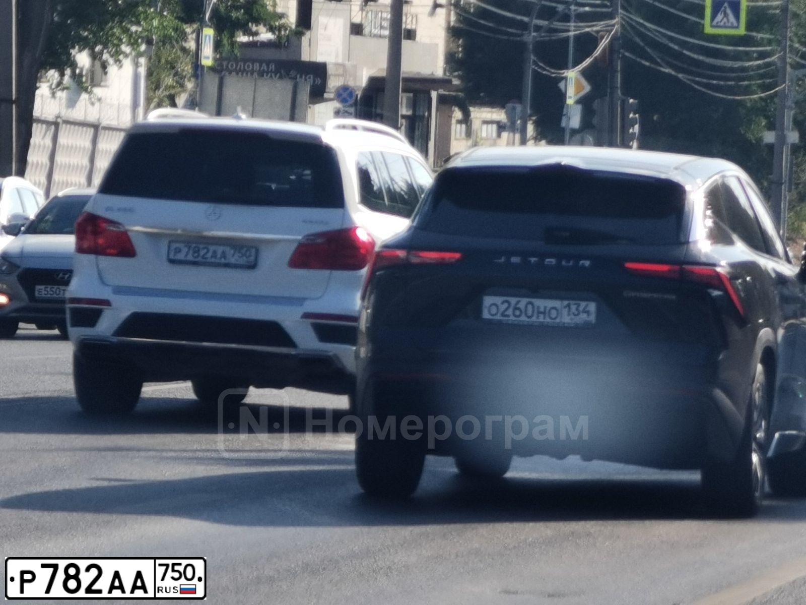 Фото автомобиля MERCEDES GL-KLASSE, 2014 — госномер Р782АА750. Цвет: БЕЛЫЙ