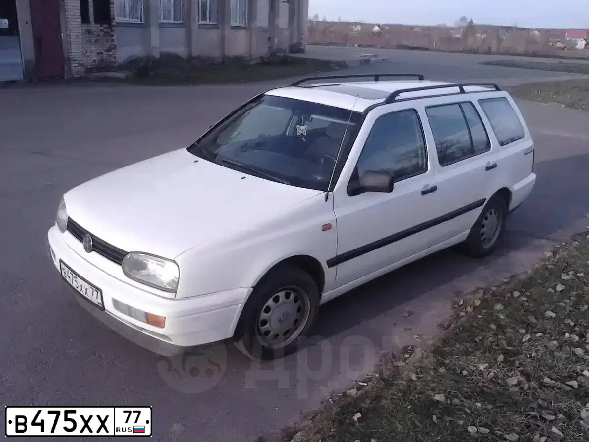 Фото автомобиля VOLKSWAGEN GOLF, 1997 — госномер У492ОН99. Цвет: БЕЛЫЙ