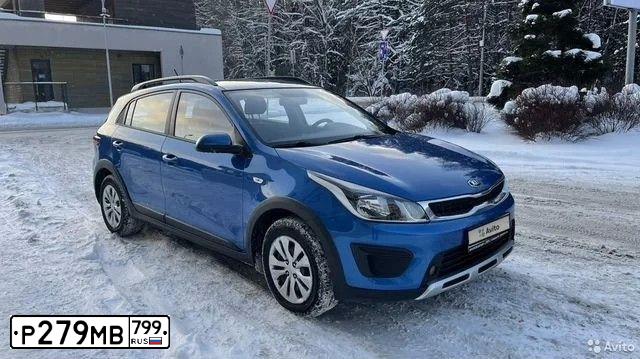 Фото автомобиля KIA RIO, 2018 — госномер К155ЕН790. Цвет: БЕЛЫЙ-ЖЕЛТЫЙ-СЕРЫЙ