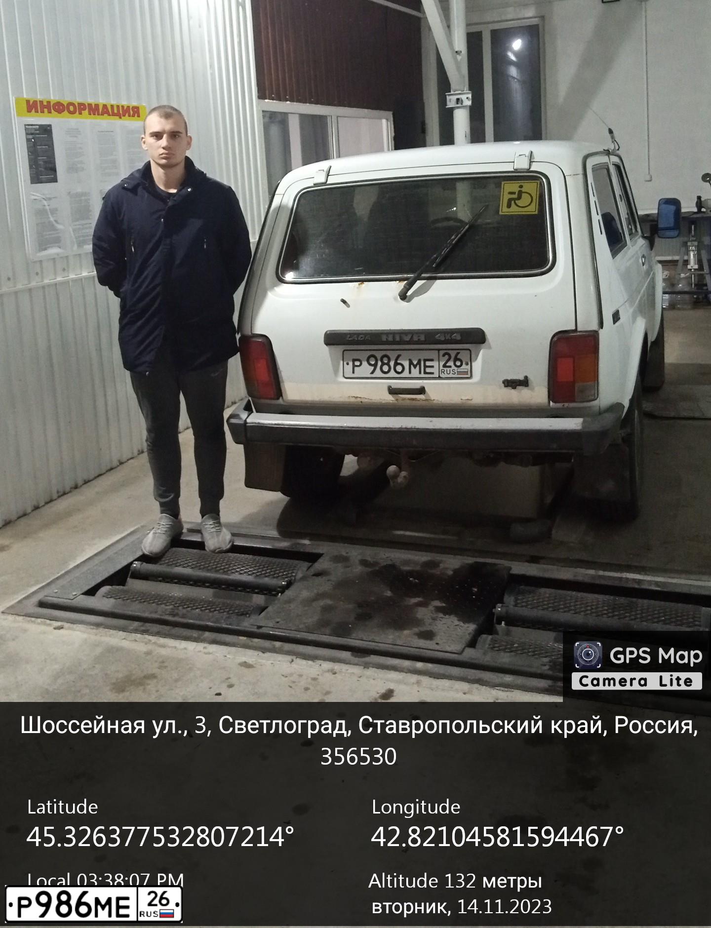 Фото автомобиля LADA 2121 NIVA, 2004 — госномер Н822ВК126. Цвет: ЯРКО-БЕЛЫЙ