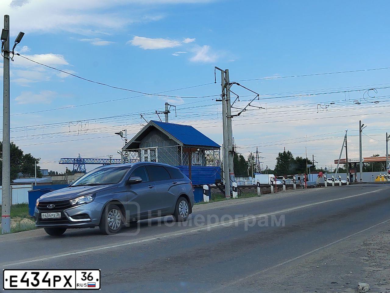 Фото автомобиля TOYOTA YARIS, 2006 — госномер Т113ТХ193. Цвет: синий