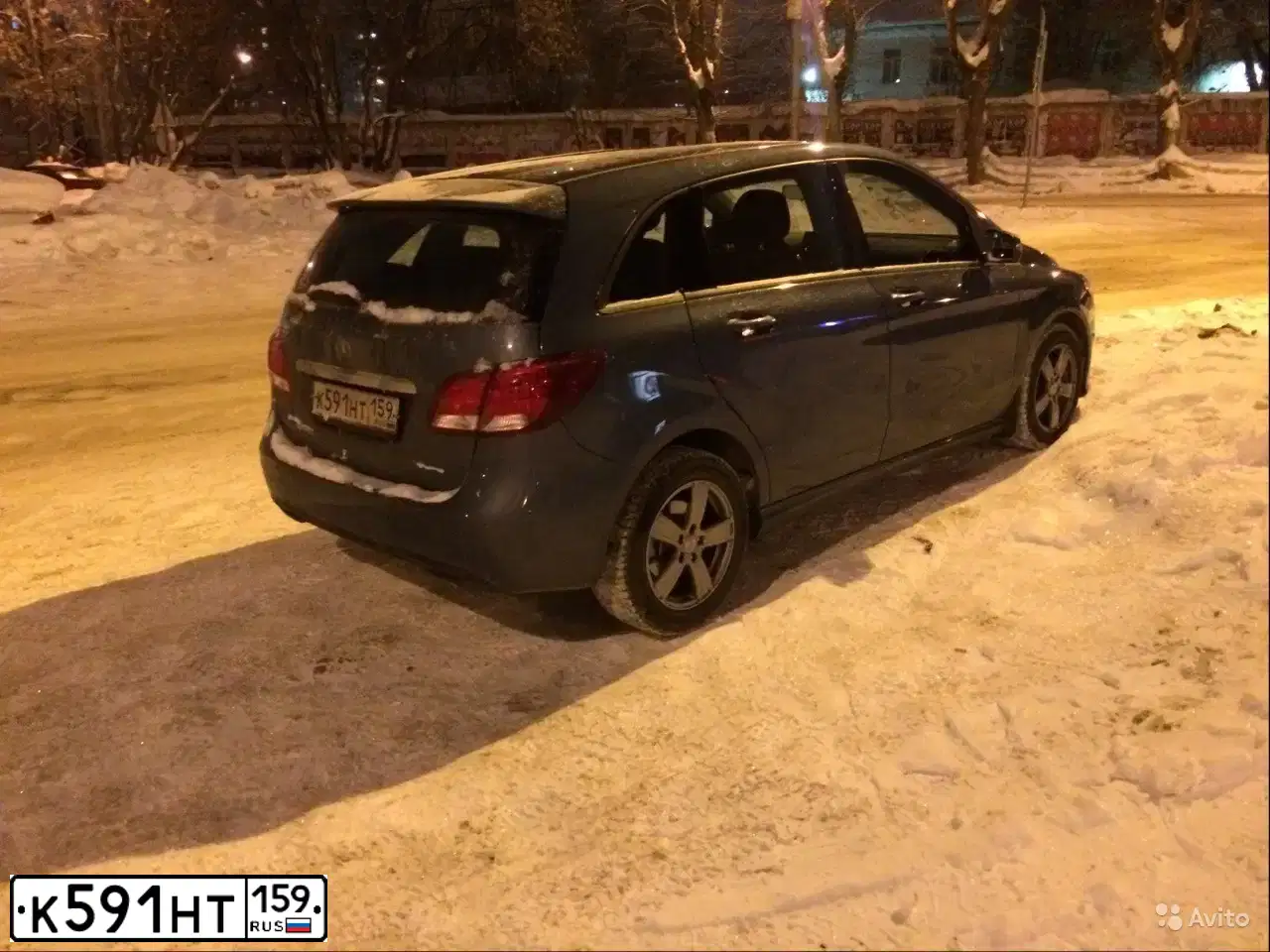 Фото автомобиля MERCEDES B-KLASSE, 2015 — госномер К591НТ159. Цвет: СИНИЙ