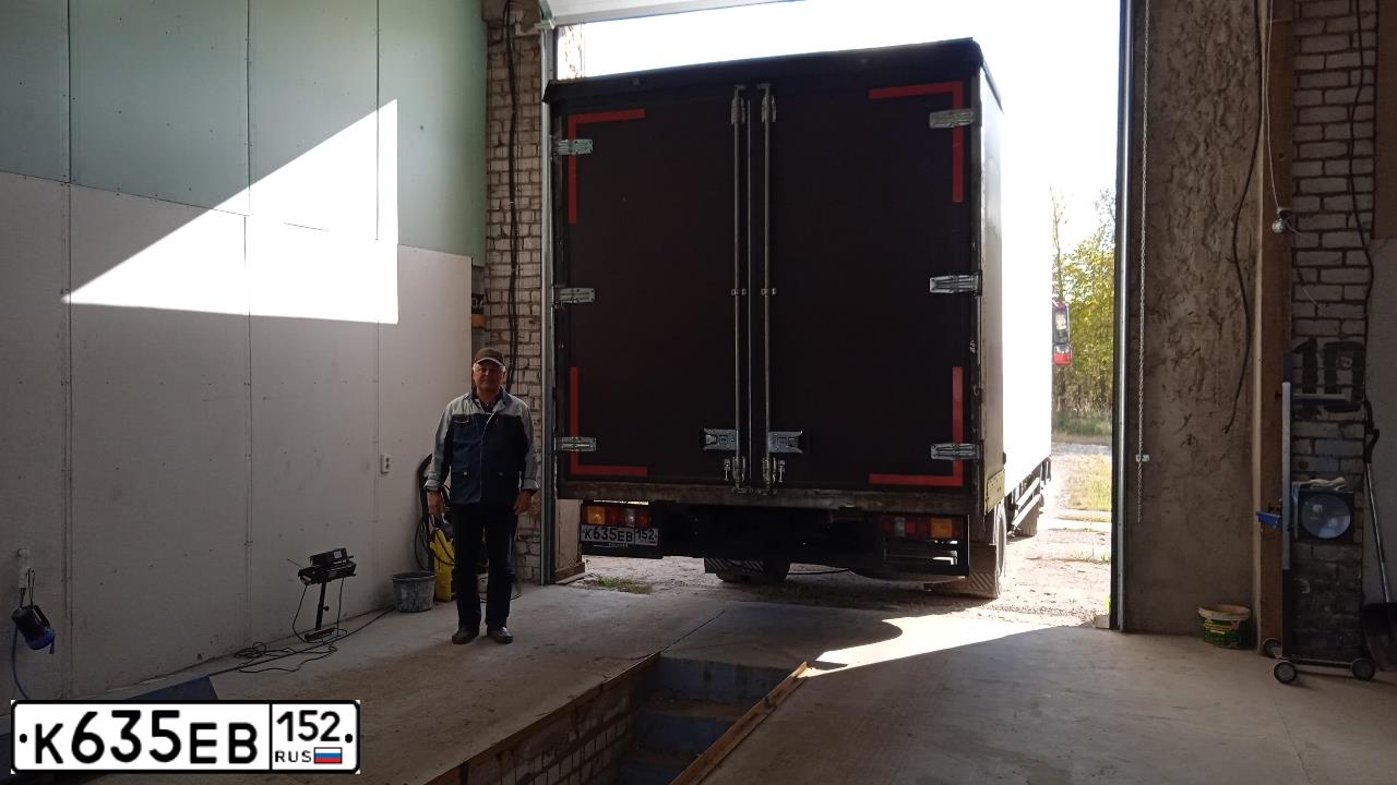 Фото автомобиля MAZ 4370 /4X2/, 2005 — госномер Р968УС58. Цвет: Белый