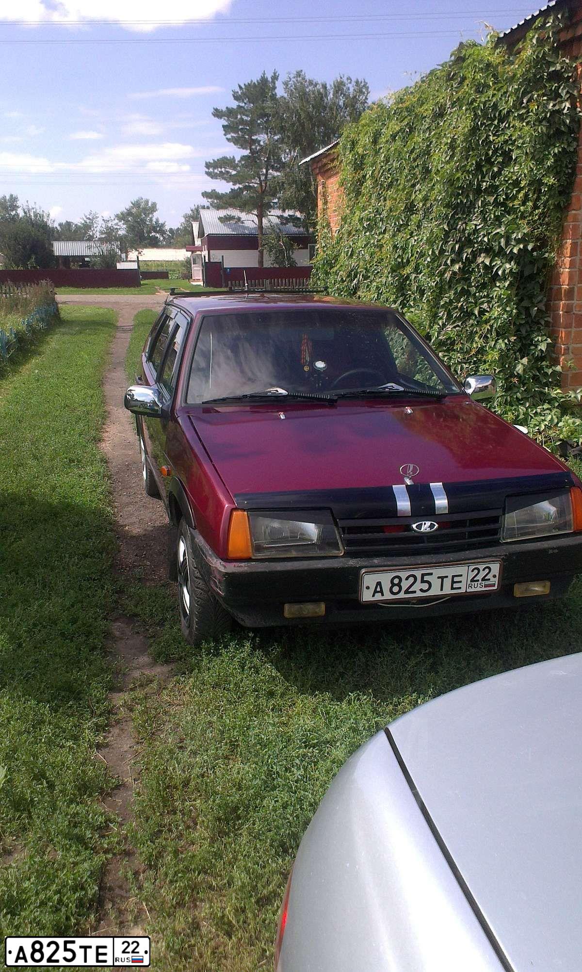 Фото автомобиля LADA 2109 SAMARA, 1992 — госномер А825ТЕ22. Цвет: КРАСНЫЙ