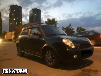 Фото автомобиля LIFAN SMILY, 2013 — госномер Р189ВС178. Цвет: ЧЕРНЫЙ