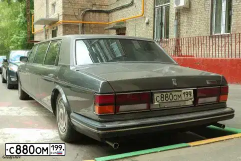 Фото автомобиля ROLLS ROYCE ROLLS-ROYCE SILVER SPUR, 1987 — госномер С880ОМ199. Цвет: СЕРЫЙ