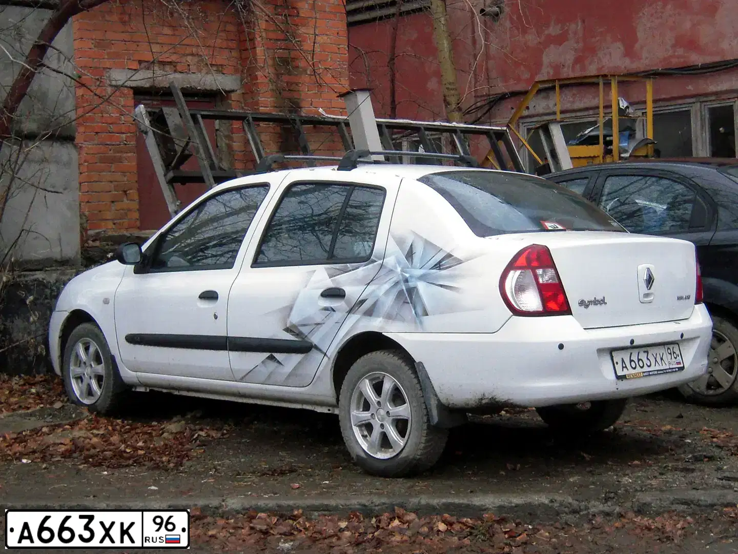 Фото автомобиля RENAULT SYMBOL, 2007 — госномер А663ХК96. Цвет: БЕЛЫЙ