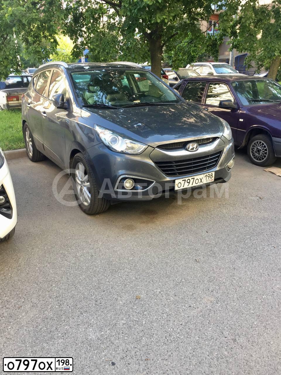 Фото автомобиля HYUNDAI IX35, 2010 — госномер О797ОХ198. Цвет: ТЕМНО-СЕРЫЙ