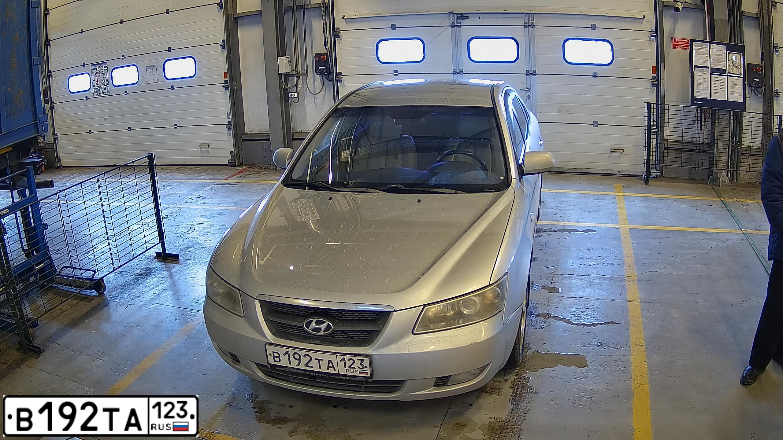 Фото автомобиля HYUNDAI SONATA, 2005 — госномер В192ТА123. Цвет: СЕРЕБРИСТЫЙ