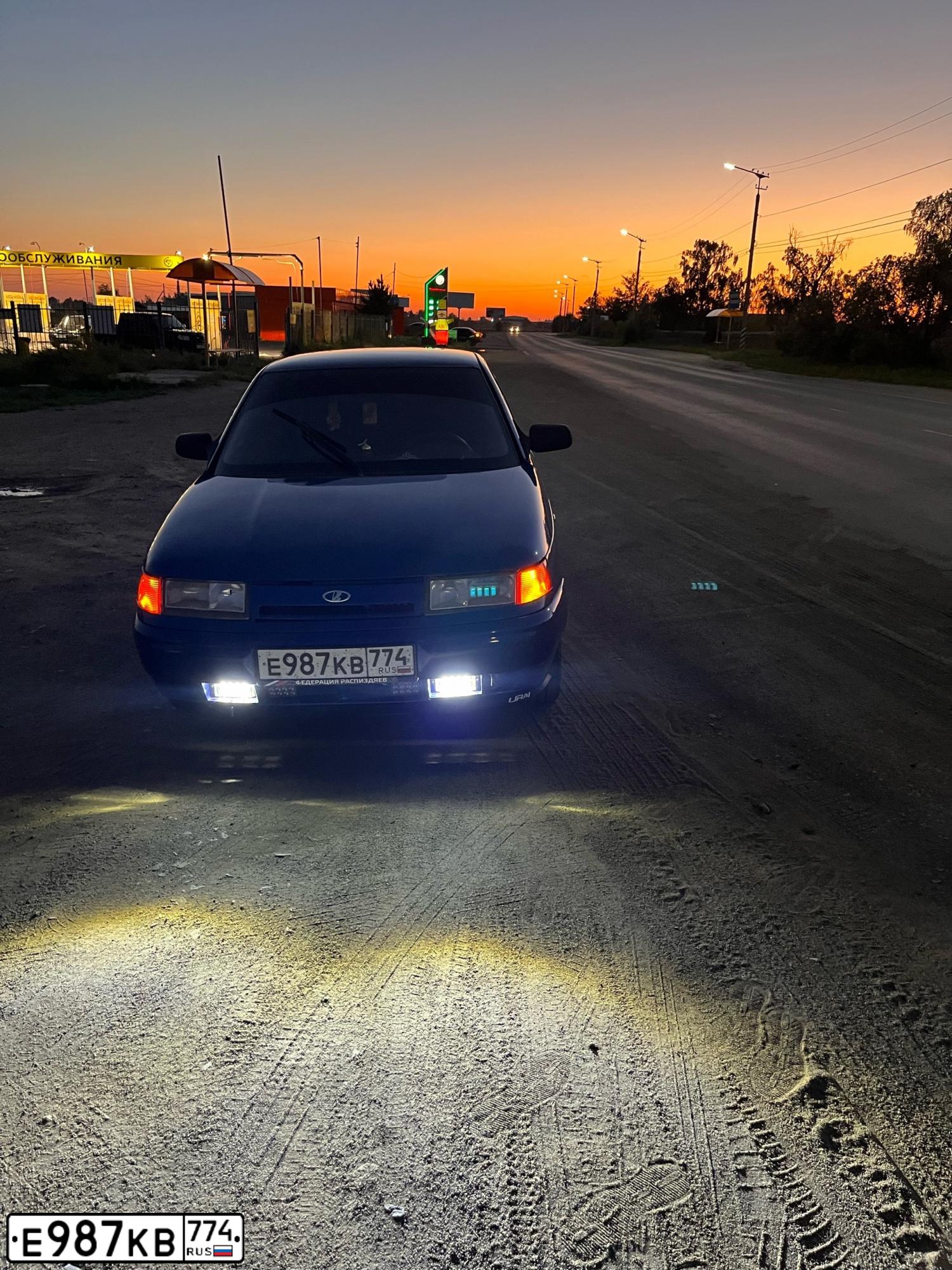Фото автомобиля LADA 2112, 2007 — госномер Е987КВ774. Цвет: синий
