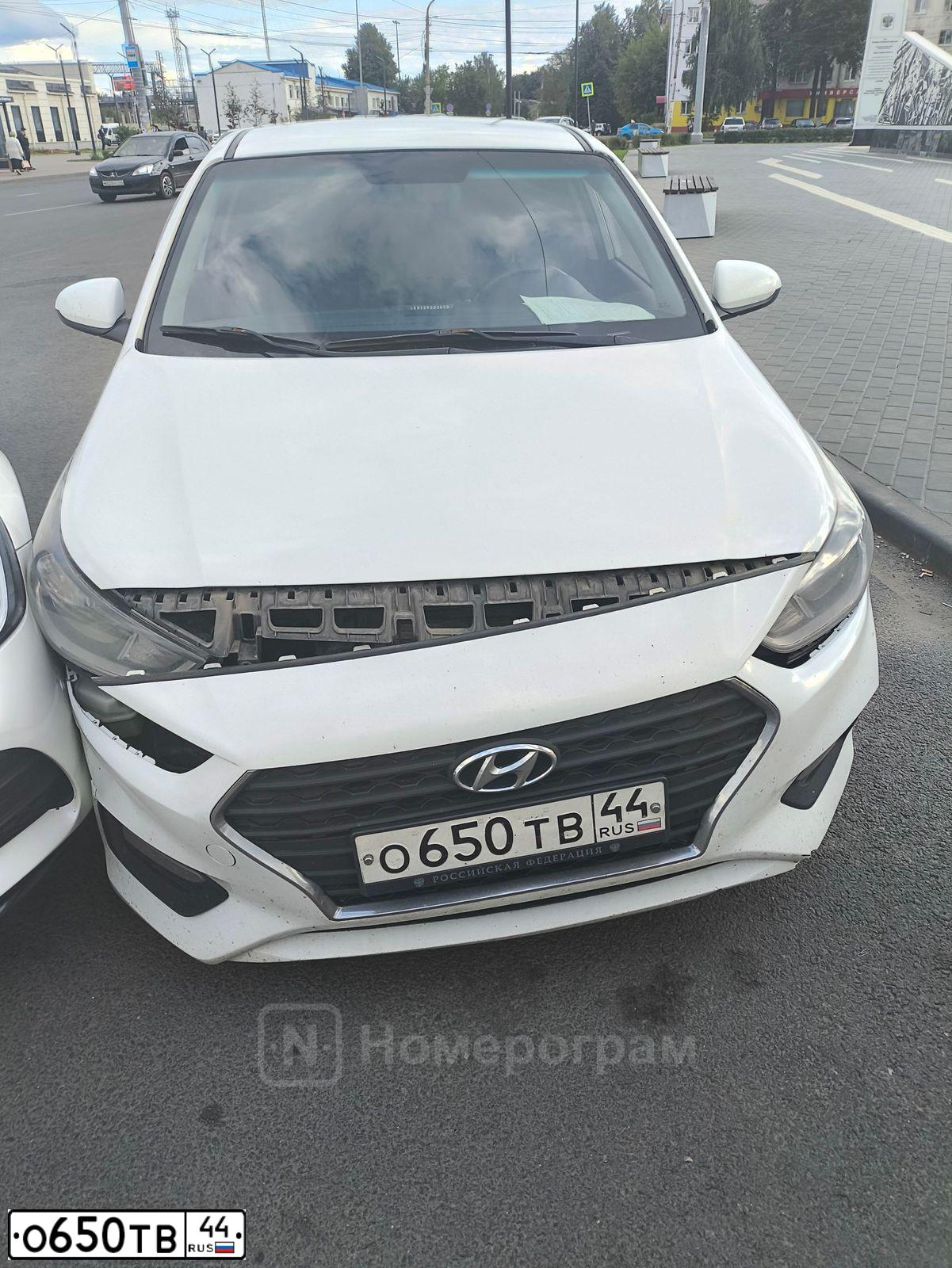 Фото автомобиля HYUNDAI SOLARIS, 2017 — госномер О650ТВ44. Цвет: Белый черный 