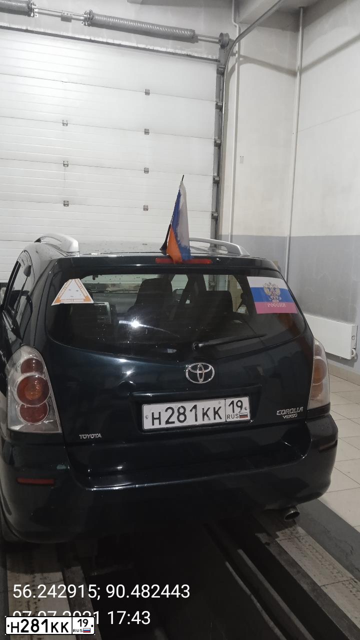 Фото автомобиля TOYOTA COROLLA, 2005 — госномер А225ТВ124. Цвет: ЗЕЛЕНЫЙ