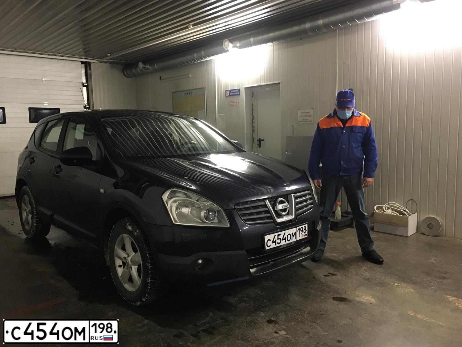 Фото автомобиля NISSAN QASHQAI, 2008 — госномер Т095НВ98. Цвет: Темно-синий