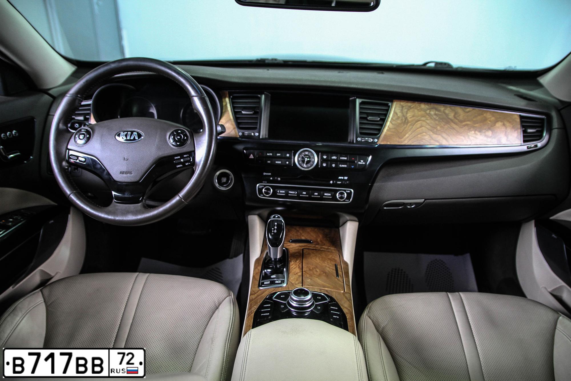 Фото автомобиля TOYOTA COROLLA, 2012 — госномер В717ВВ72. Цвет: СЕРЫЙ