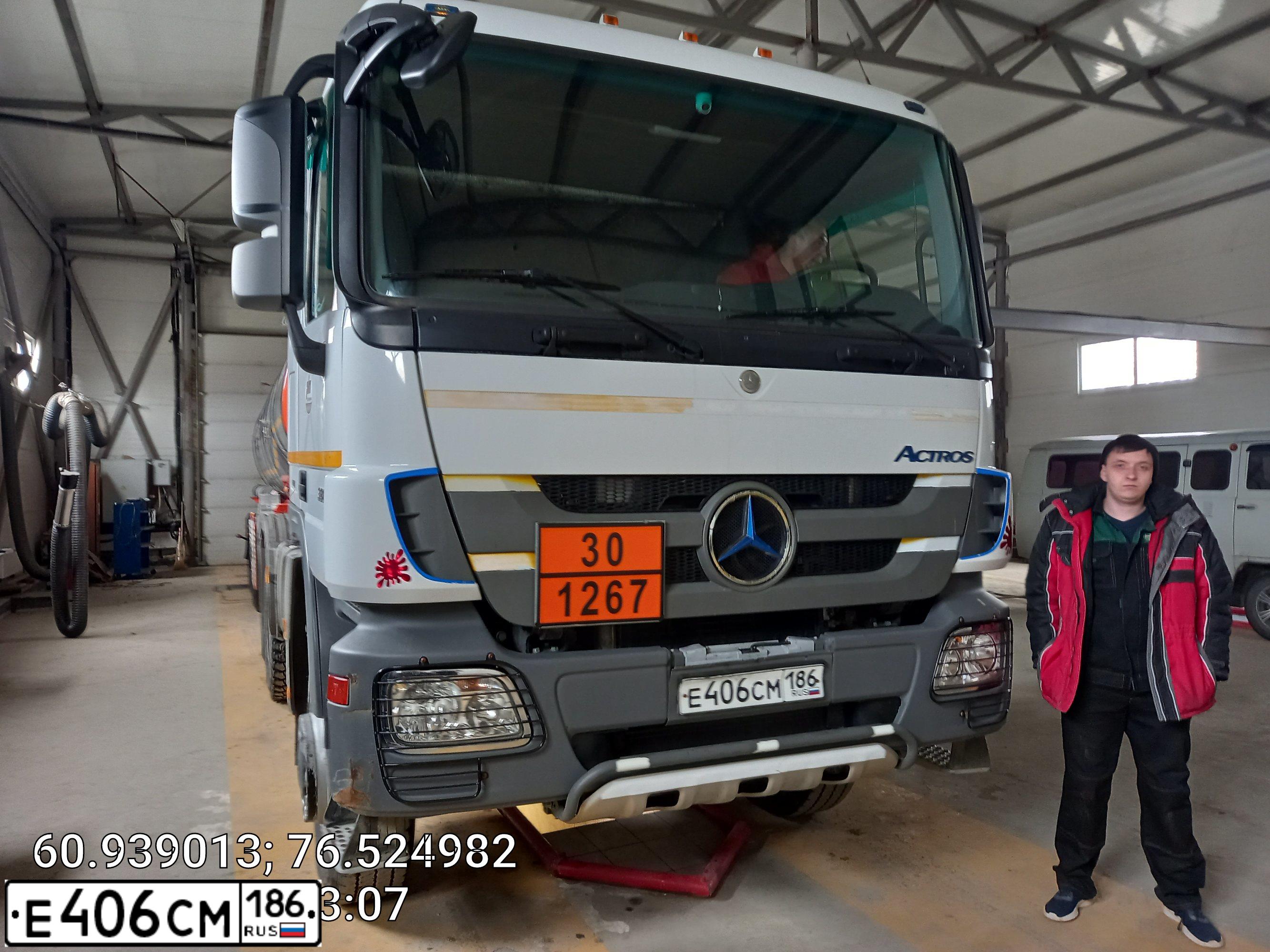 Фото автомобиля MERCEDES ACTROS, 2018 — госномер Е406СМ186. Цвет: Белый