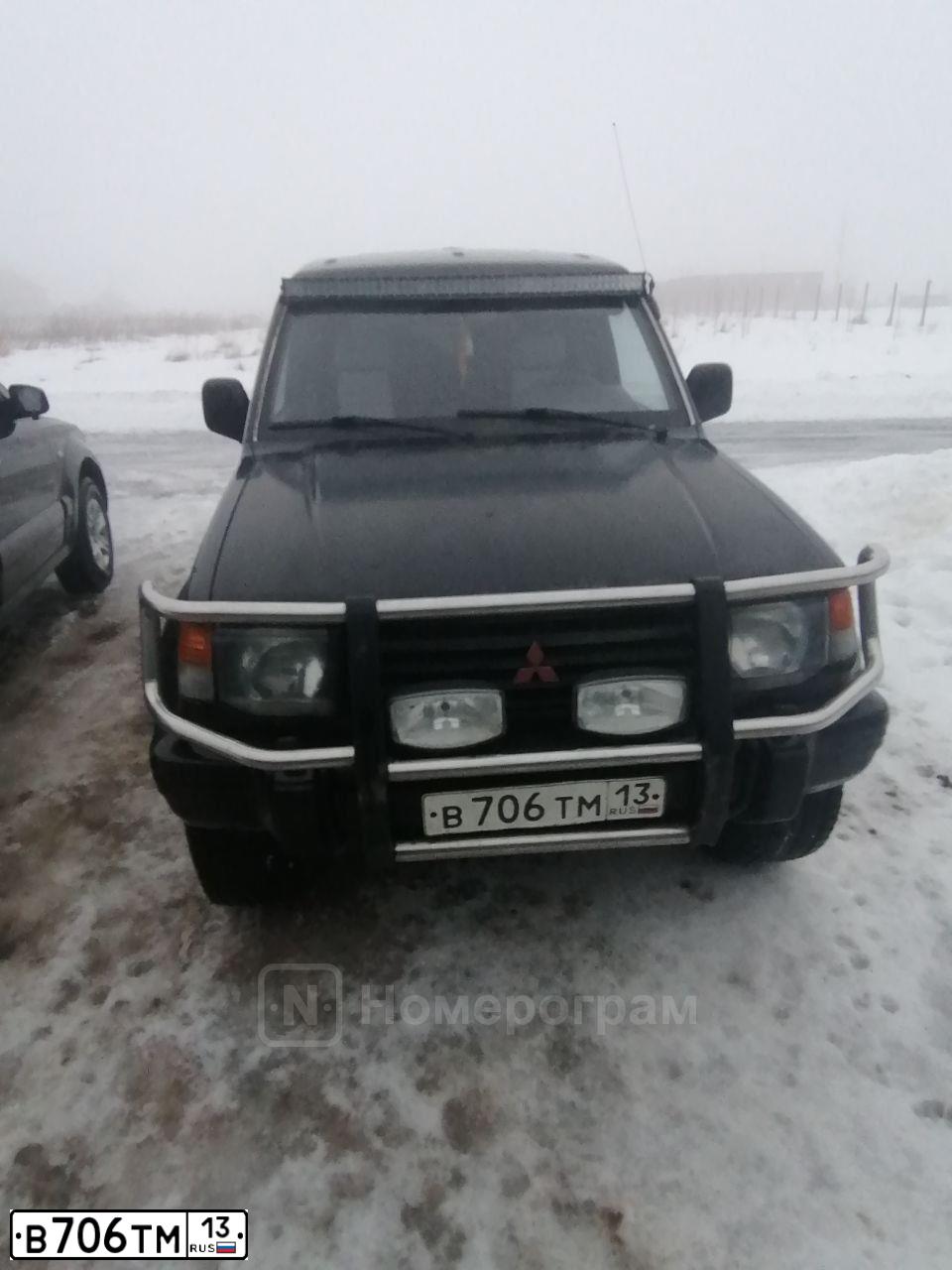 Фото автомобиля MITSUBISHI PAJERO, 1995 — госномер В706ТМ13. Цвет: СИНИЙ