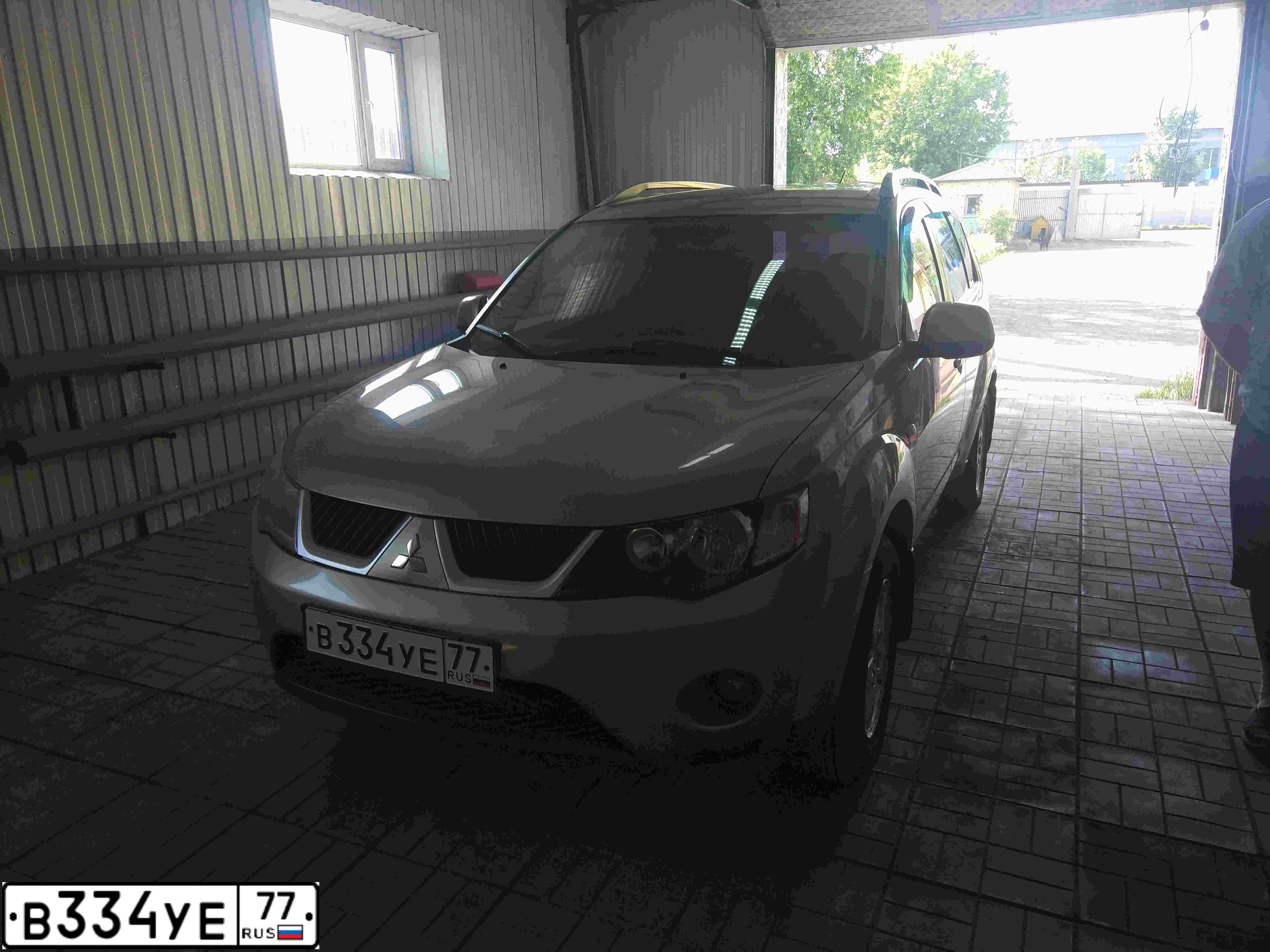 Фото автомобиля MITSUBISHI OUTLANDER, 2008 — госномер Х253ТС797. Цвет: БЕЖЕВЫЙ