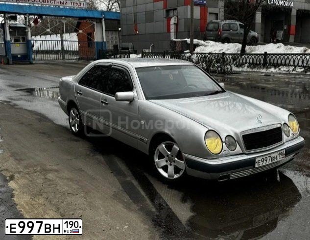Фото автомобиля MERCEDES E-KLASSE, 1999 — госномер Е997ВН190. Цвет: Серый