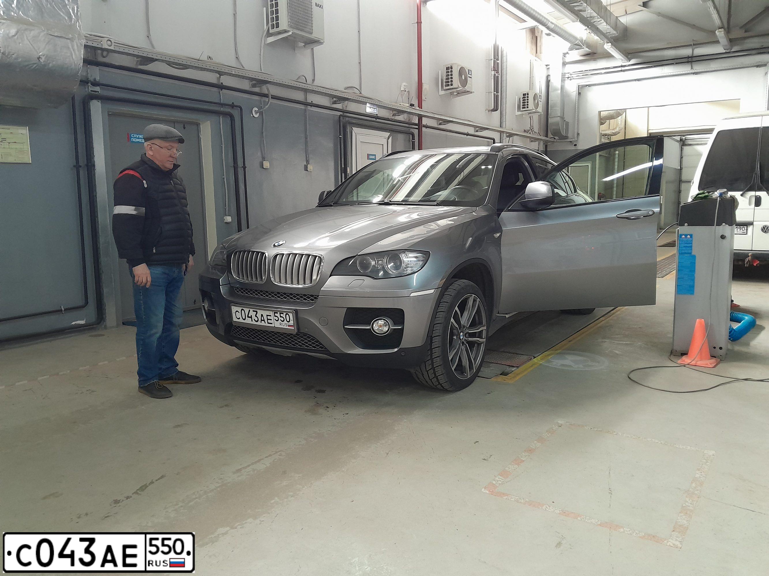 Фото автомобиля BMW X6, 2009 — госномер Е304АН550. Цвет: СЕРЫЙ