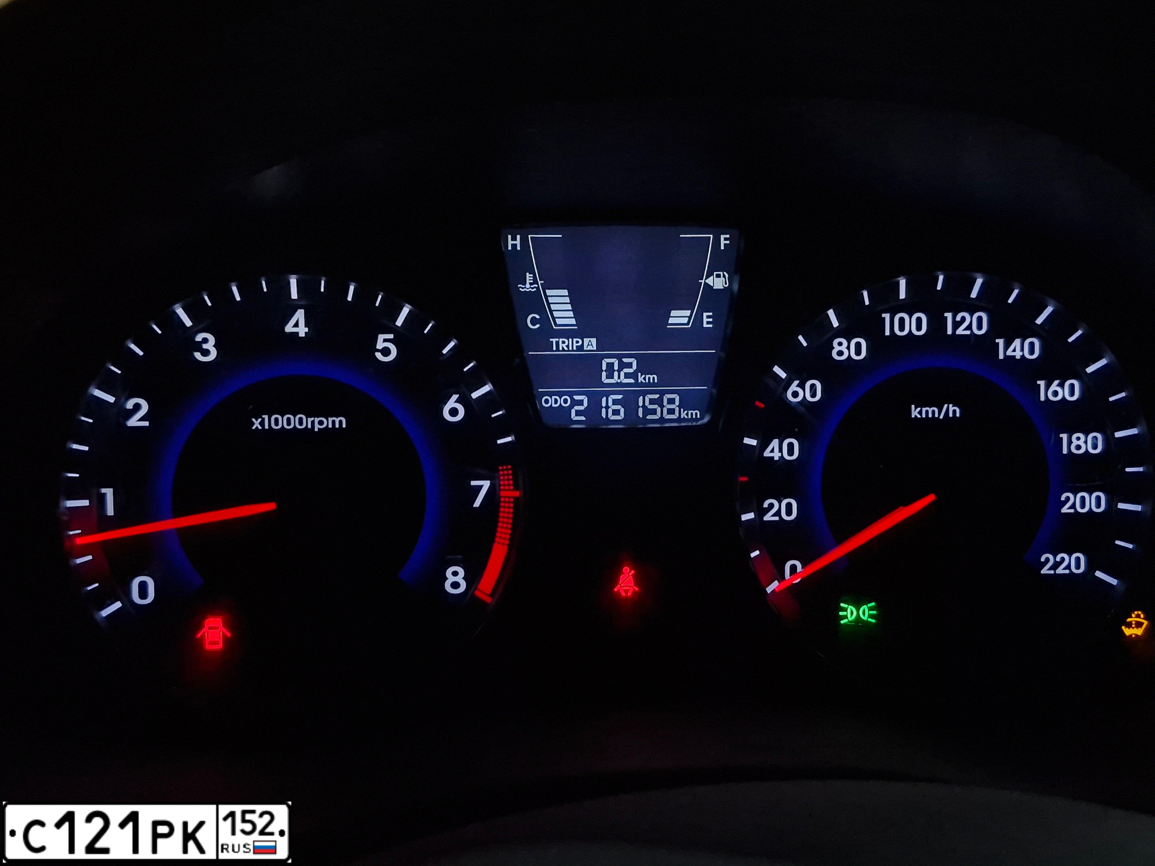 Фото автомобиля HYUNDAI SOLARIS, 2011 — госномер Е121РК152. Цвет: СЕРЕБРИСТЫЙ