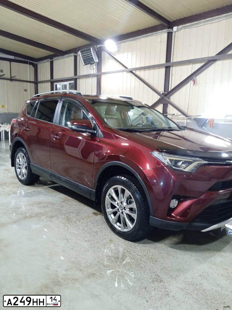 Фото автомобиля TOYOTA RAV4, 2018 — госномер А249НН14. Цвет: ТЕМНО-КРАСНЫЙ МЕТАЛЛИК