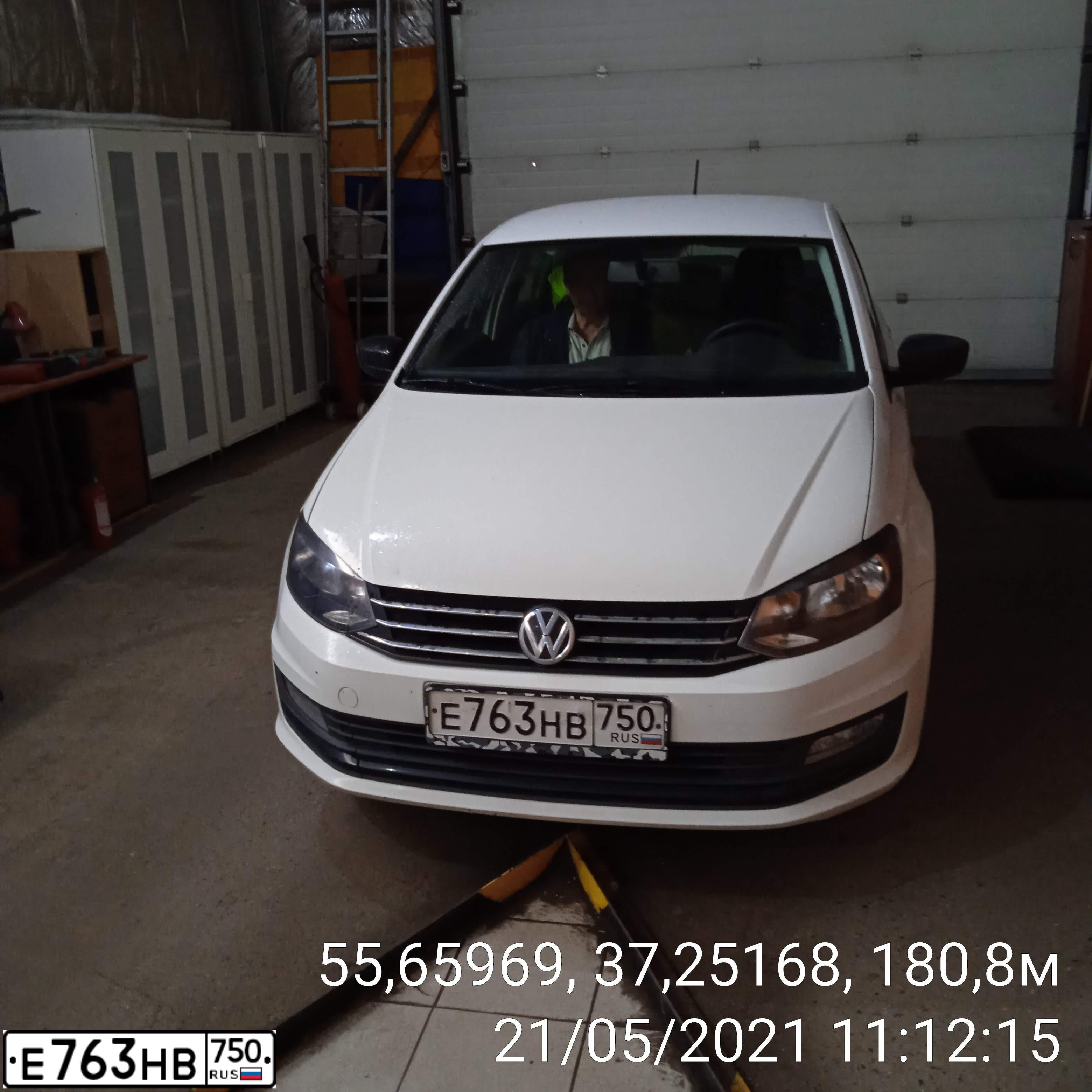 Фото автомобиля VOLKSWAGEN POLO, 2016 — госномер О956ТХ46. Цвет: Белый