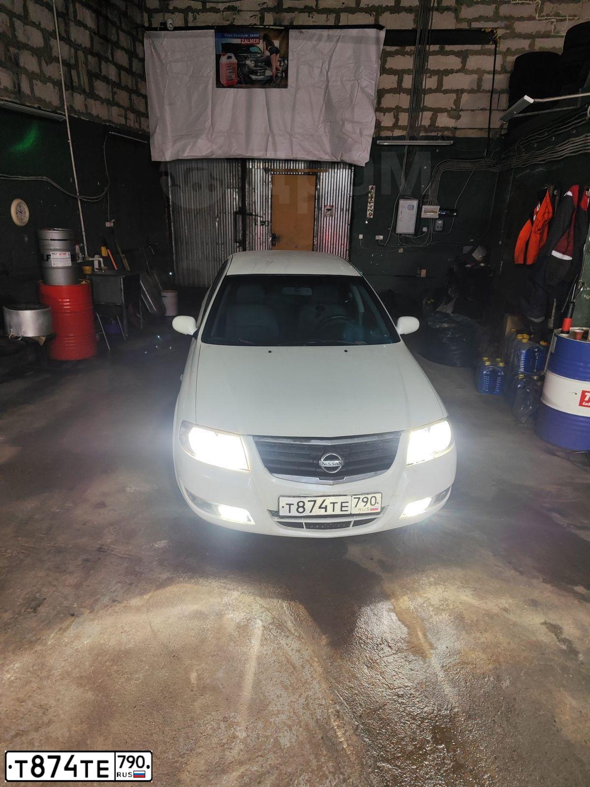 Фото автомобиля NISSAN ALMERA, 2010 — госномер Х454МХ190. Цвет: Белый