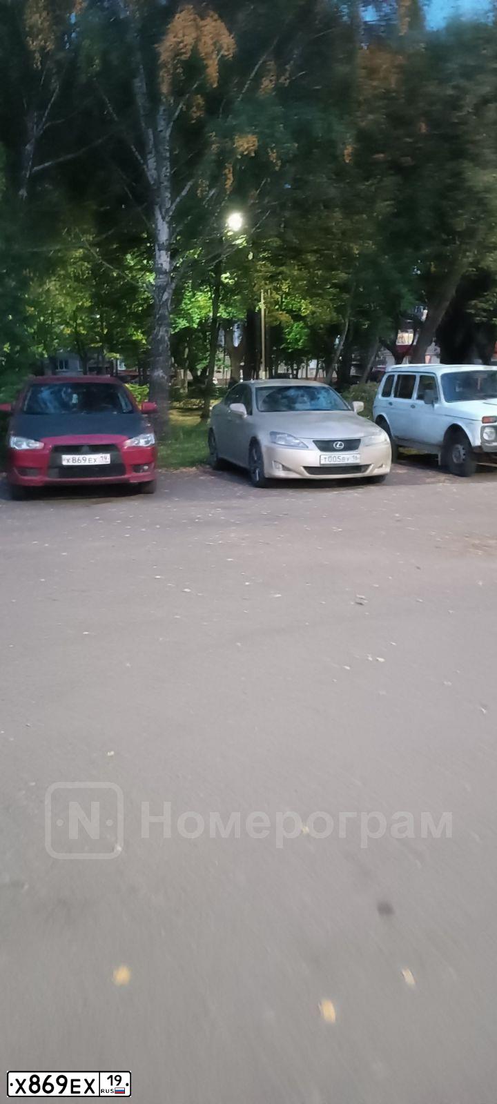 Фото автомобиля MITSUBISHI LANCER, 2007 — госномер Х869ЕХ19. Цвет: КРАСНЫЙ