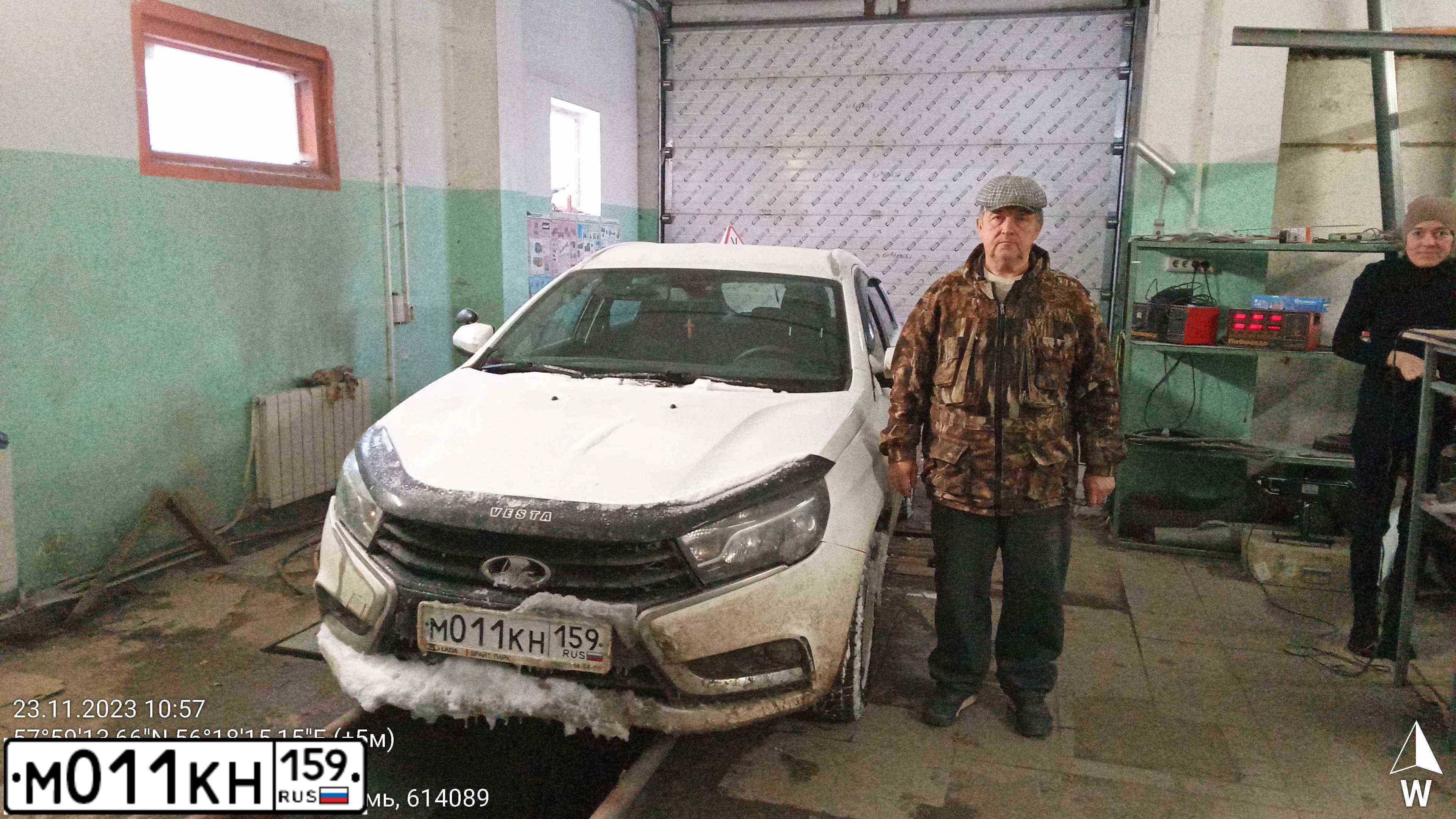 Фото автомобиля LADA VESTA, 2018 — госномер М011КН159. Цвет: Белый