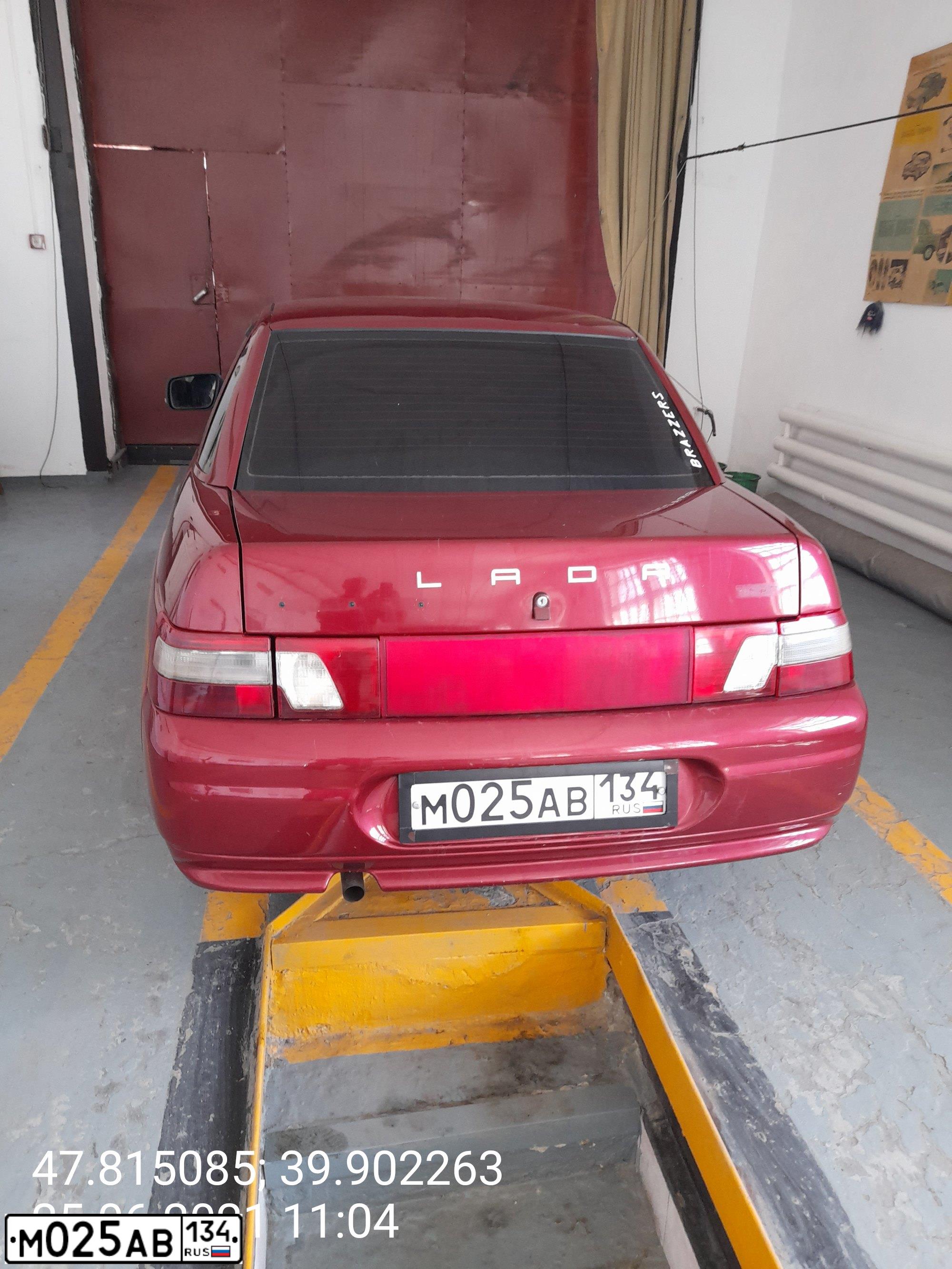 Фото автомобиля LADA 2110 LADA, 2001 — госномер Е390ОХ90. Цвет: Красный