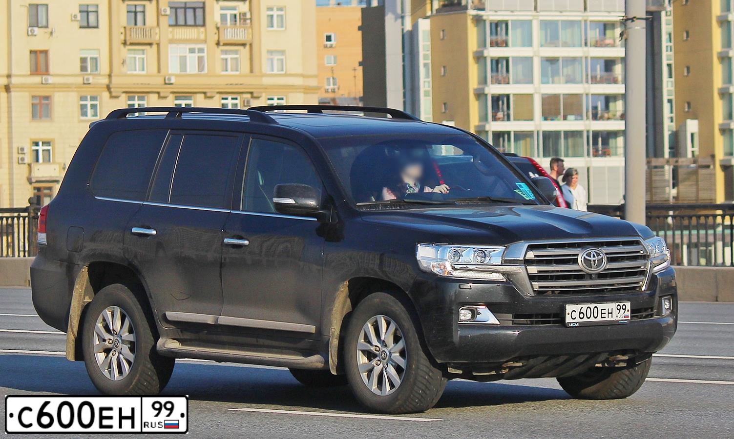 Фото автомобиля TOYOTA LANDCRUISER 200, 2015 — госномер А541РЕ777. Цвет: ЧЕРНЫЙ