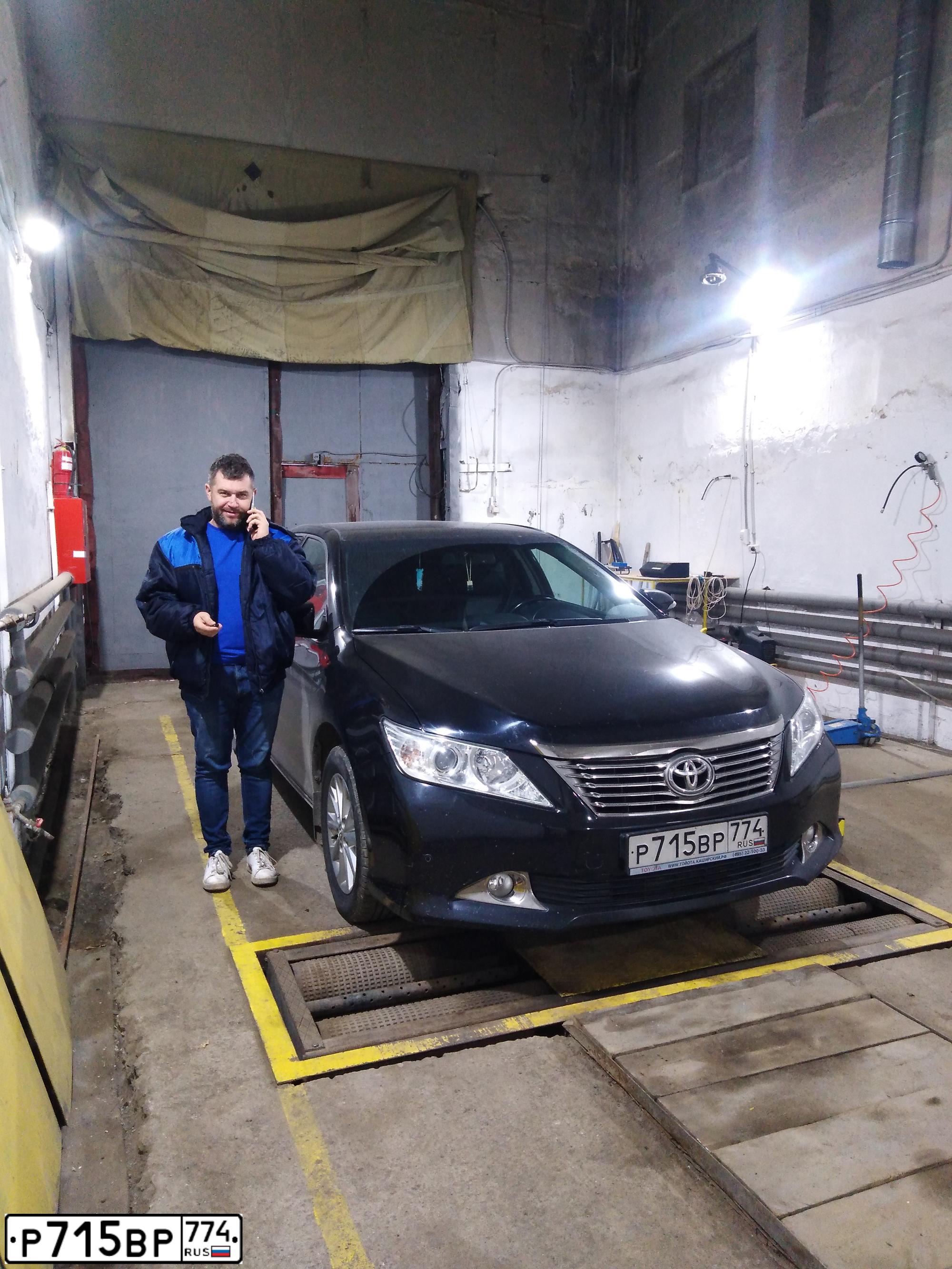 Фото автомобиля TOYOTA CAMRY, 2014 — госномер А407ВР774. Цвет: ЧЕРНЫЙ МЕТАЛЛИК