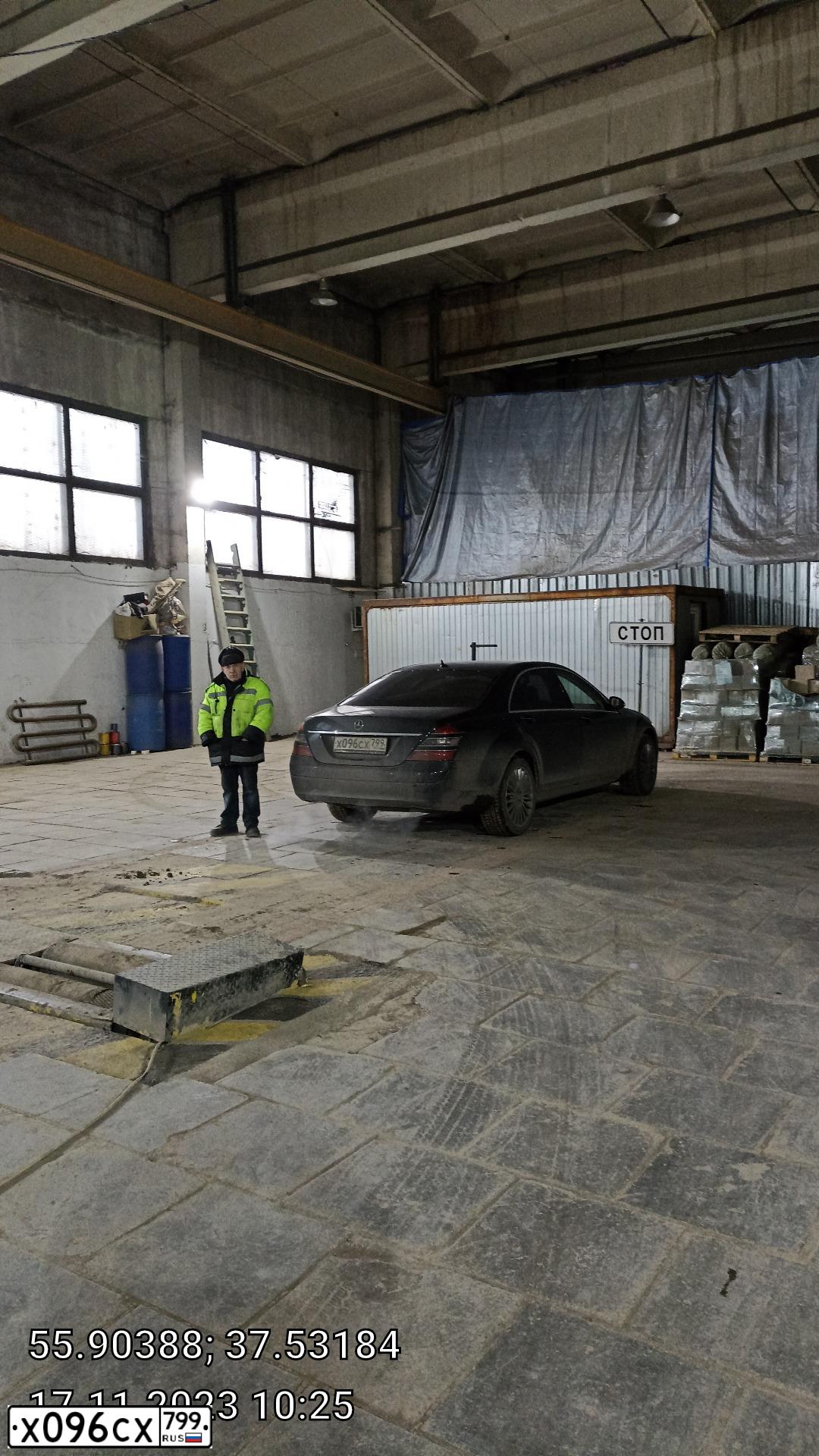 Фото автомобиля MERCEDES S-KLASSE, 2008 — госномер Т424ОВ797. Цвет: ЧЕРНЫЙ