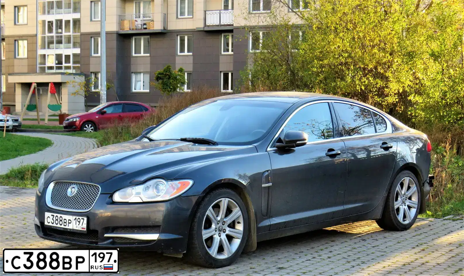 Фото автомобиля JAGUAR XF-SERIE, 2010 — госномер О799АС198. Цвет: ТЕМНО-СЕРЫЙ