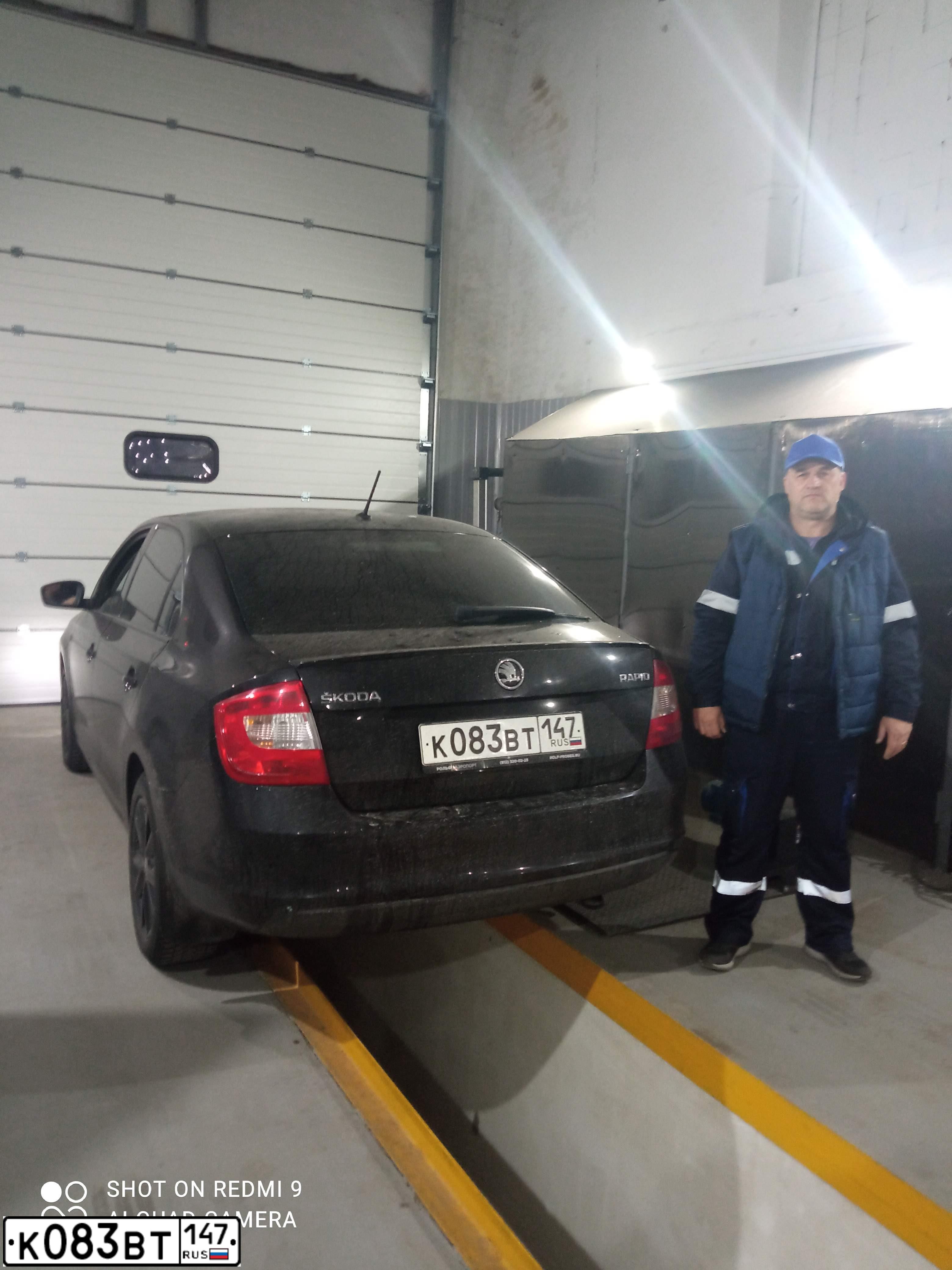 Фото автомобиля SKODA RAPID, 2016 — госномер К083ВТ147. Цвет: ЧЕРНЫЙ