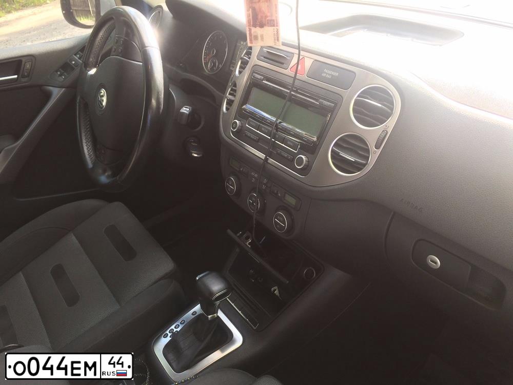 Фото автомобиля VOLKSWAGEN TIGUAN, 2009 — госномер М617ТА10. Цвет: СЕРЕБРИСТЫЙ