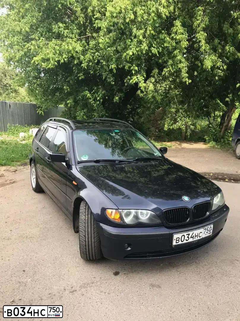 Фото автомобиля BMW W SERIE 3, 2004 — госномер В034НС750. Цвет: ТЕМНО СИНИЙ