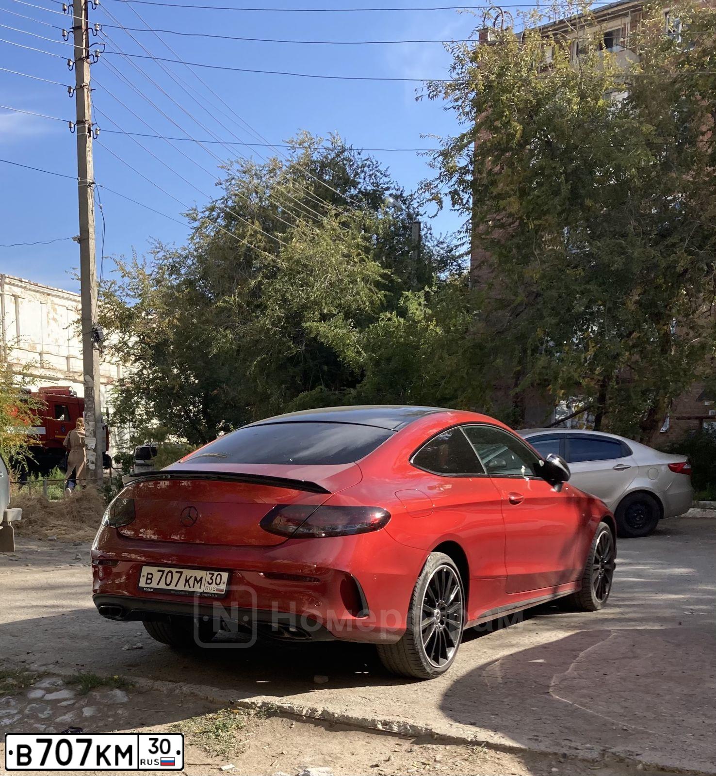 Фото автомобиля OPEL ASTRA, 2013 — госномер О242СС68. Цвет: Белый