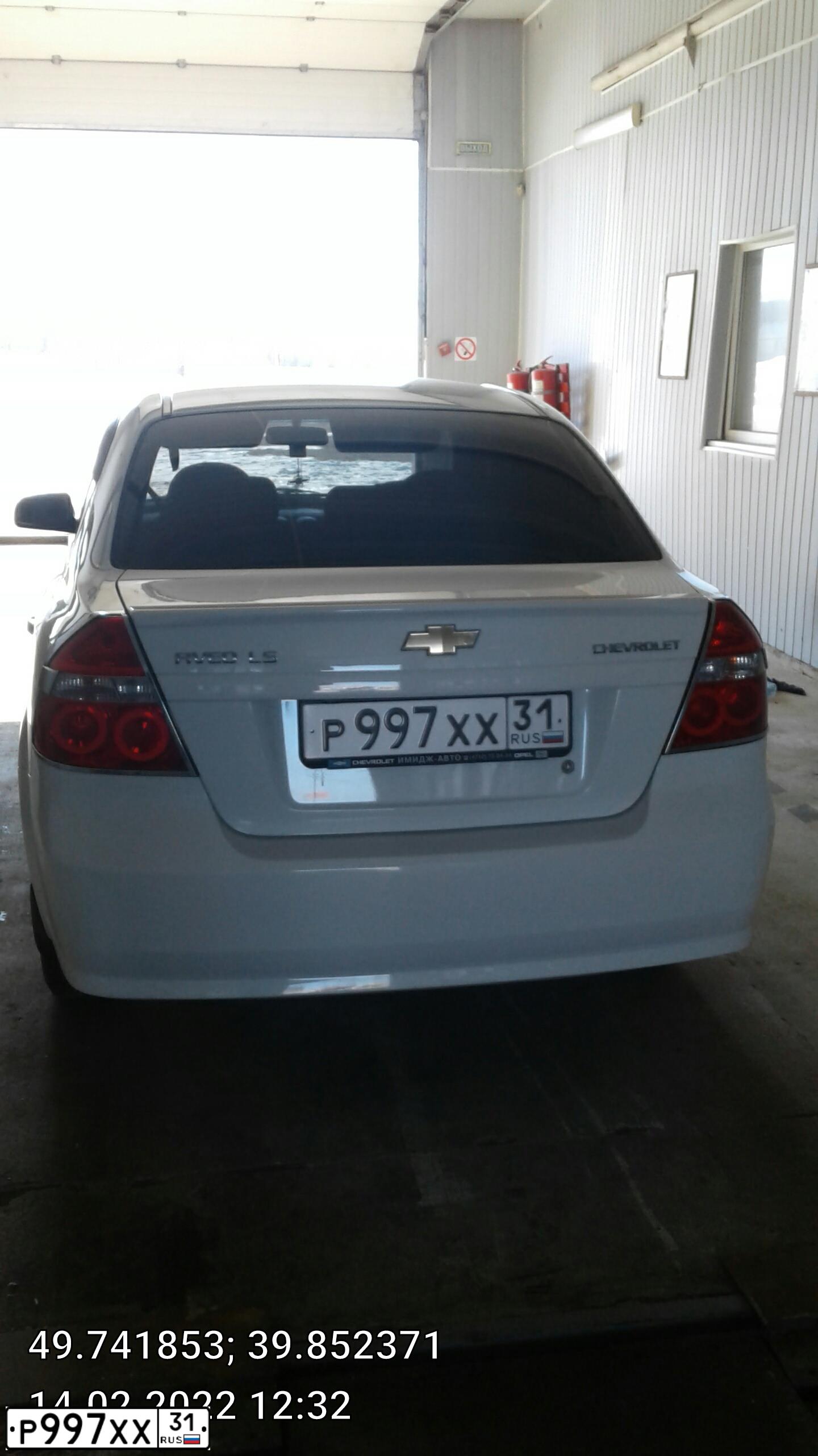 Фото автомобиля CHEVROLET AVEO, 2011 — госномер Т910ЕВ136. Цвет: Белый